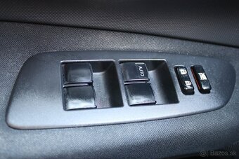 Toyota Auris 1,6i VVT Valvematic 5/2008 - 14