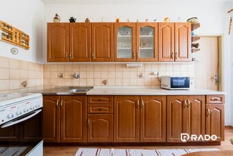 RADO | 8i RD s dvoma garážami a záhradou 974m2 | Zlatovce - 14