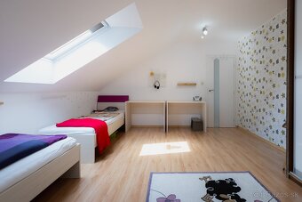 Jedinečná rodinná vila v meste Dolný Kubín s krásnym pozemko - 14