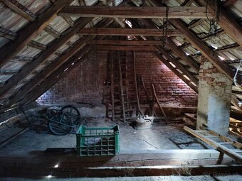 PREDAJ: Starší vidiecky dom s veľkým pozemkom a vínnou pivni - 14