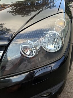Opel Astra GTC  1.6 benzín - TOP STAV - 14