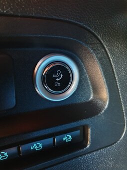 Predám Ford S-max ST line 2.0 Tdci M6 - 14