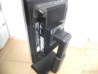 20"HP a 19"HP a NEC LCD 20e kus a 17"HP a AOC 15e kus - 14