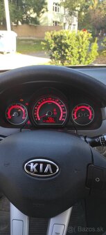 Predám Kia Ceed 1,4 benzín/66kw r.v. 2010 - 14