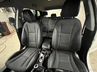Hyundai i30 CW 1.6i Style - plná výbava - 14