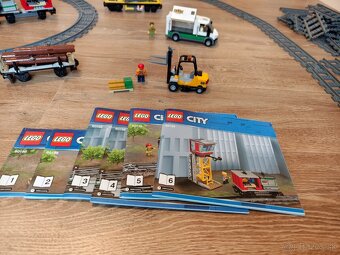 Nákladný vlak Lego 60198 + Koľaje 60205 + 60238 - 14