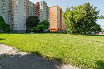 Na predaj | 2 izbový byt, Petržalka - Holíčska ul. - 14