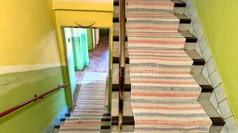 Rodinný dom s 2 bytovými jednotkami so slnečným pozemkom na - 14