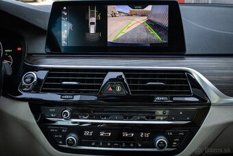 BMW 520d Touring Luxury Line, Pano, El. ťažné, Po servise - 14
