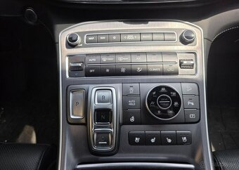 Hyundai Santa Fe 2.2-PREMIUM-TAŽNÉ 2,5t-7 MÍST - 14