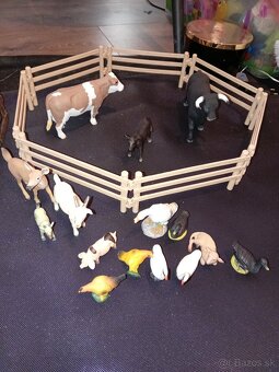 Schleich kone, zvierata, ohrady, boxy, auto, prives - 14