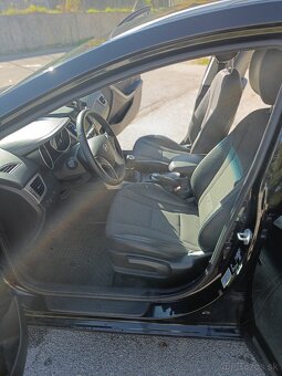 Hyundai i30 Combi 1.6 CRDi Premium – výborný stav, nová STK - 14