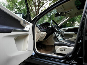 Predám Volvo XC60 2,4 D5 158 kW AWD ( 4x4 ) - 14