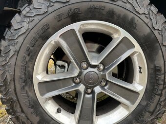 Jeep Wrangler Rubicon disky originální - 14