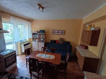 Rozkládací stôl a 6 mohutných stoličiek - 14