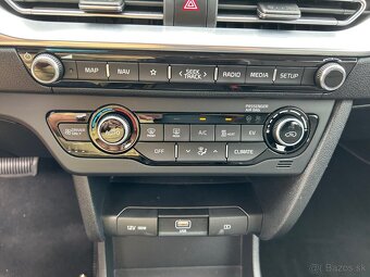 Kia Niro EV 64 kWh Gold facelift - 14