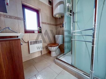 ZREKONŠTRUOVANÝ MODERNÝ VÍKENDOVÝ DOM S VÍNNOU PIVNICOU - 14