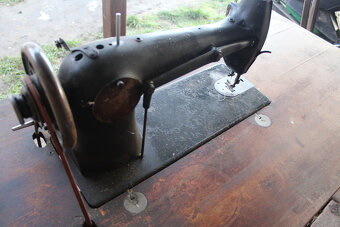 Šicí stroj - 14