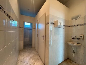 Na prenájom MODERNÁ prevádzková budova 1300m2 15min.od NZ - 14