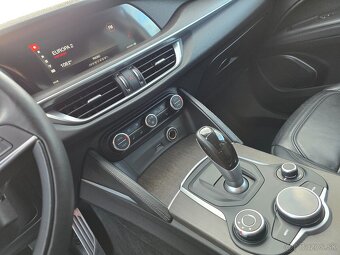 Alfa Romeo Stelvio 2.0 Q4 280ps - 14