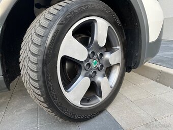 Škoda Octavia Scout 2.0 TDI 4x4 DSG alcantara - 14