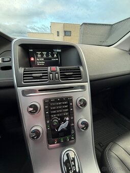 Volvo XC60 D4 AWD TOP VÝBAVA SERVIS - 14
