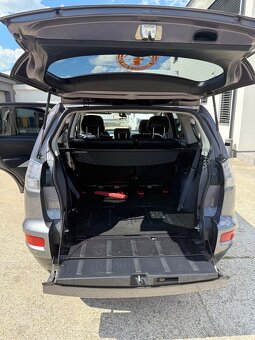 Mitsubishi Outlander SUV - 14