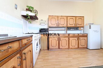 Rodinný dom s krásnou záhradou - 14