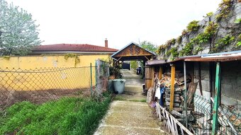 Slnečný pozemok 720 m2 + 3-izb. RD s pozemkom 270 m2, treba  - 14