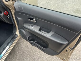 Predám KIA Carens III 2.0 CRDi - 7.miestne + 17" ALU sada - 14