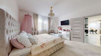 🏡 Nadštandardný 4-izbový rodinný dom s bazénom, zimnou teras - 14