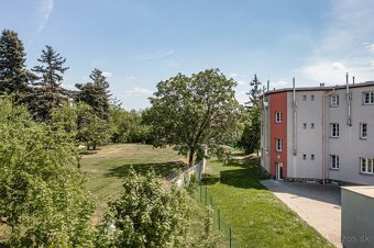 Prodej bydlení 2+1, kde se snoubí městský život s přírodou - 14