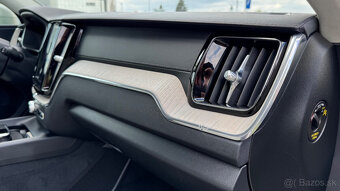 Volvo XC60 B4 Momentum AWD A/T - 14