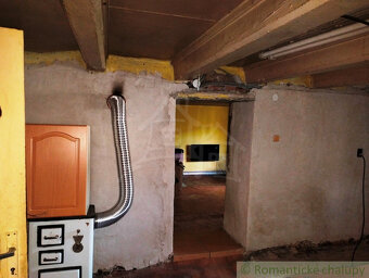 Vidiecka chalupa v pôvodnom stave na kopaniciach obce Lubi - 14