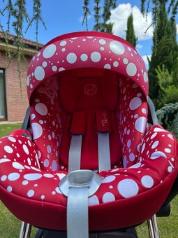 Vanicka a vajicko by Jeremy Scott - 14