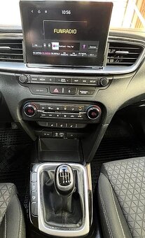 Kia Ceed SW , Gold + LED + Navi Pack , záruka, nebúrané - 14