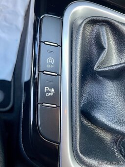 KIA Cee’d Sporty Wagon 1.6 CRDi 136k First Edition - 14