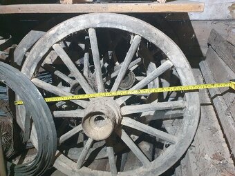 Predam 103 ročné drevene oje z voza z s kovanim z roku 1922. - 14