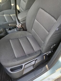 PREDÁM ŠKODA OCTAVIA COMBI1,6 BENZIN r11/2011 KÚP. NA SLOV . - 14