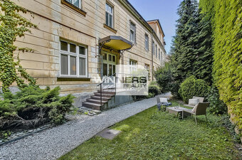 Prenájom krásneho meštianskeho 2-izbového bytu, v centre mes - 14