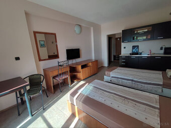 EXKLUZÍVNE Celé poschodie s 6 jednoizbovými apartmánmi - 14
