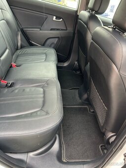 Automobil KIA Sportage 2.0 CRDi VGT 4WD EX A/T - 14