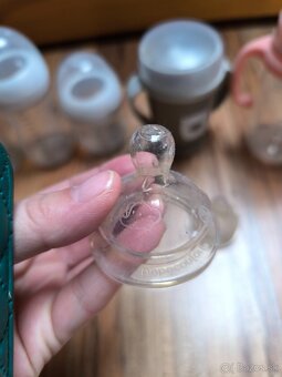 Flasky a podbradniky - 14