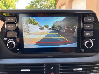 Hyundai i20 1.2i Family v Zaruke, Apple carplay - 14