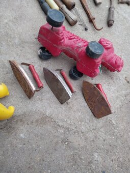 Žehlička a detské hračky - 14