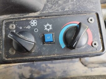 Pasovy nakladac Takeuchi TL230 s klimou, SPZ, High Flow. - 14