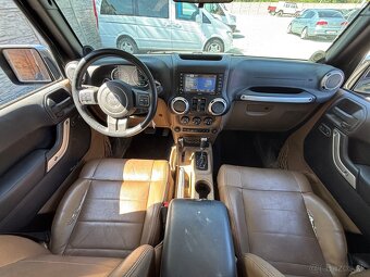 Jeep Wrangler 2012 Unlimited Sport 3.6L V6 A/T - 14