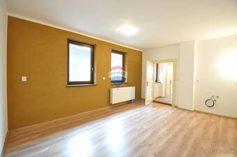 PREDAJ, Rodinný dom, Štrba, pozemok 184 m2 + spoločný dvor p - 14