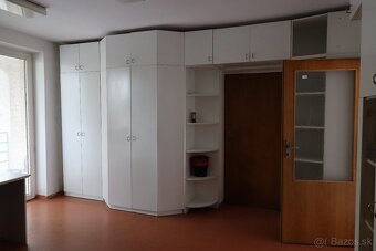 Na predaj administratívna budova v Piešťanoch - 14