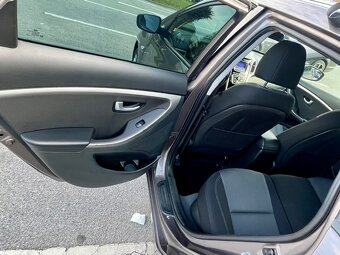 Hyundai i30 CW Kombi 1.6i MPI 16V DOHC Family - 14